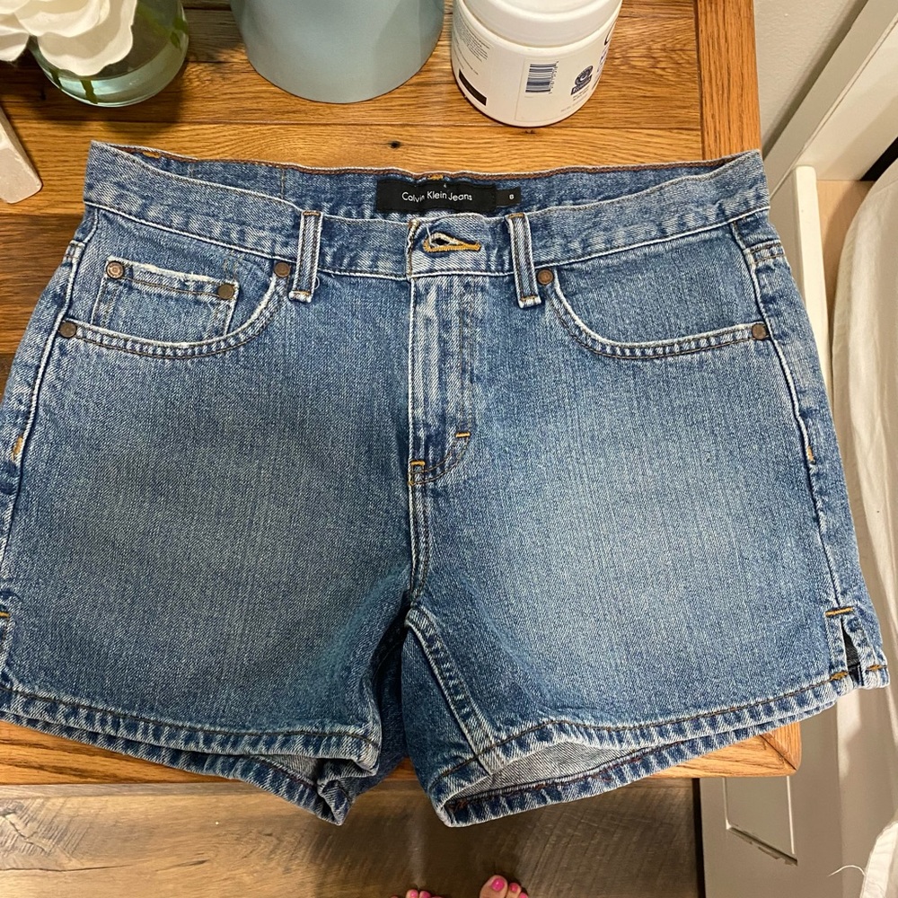 Vintage Calvin Klein circa 90s shorts, size 8.